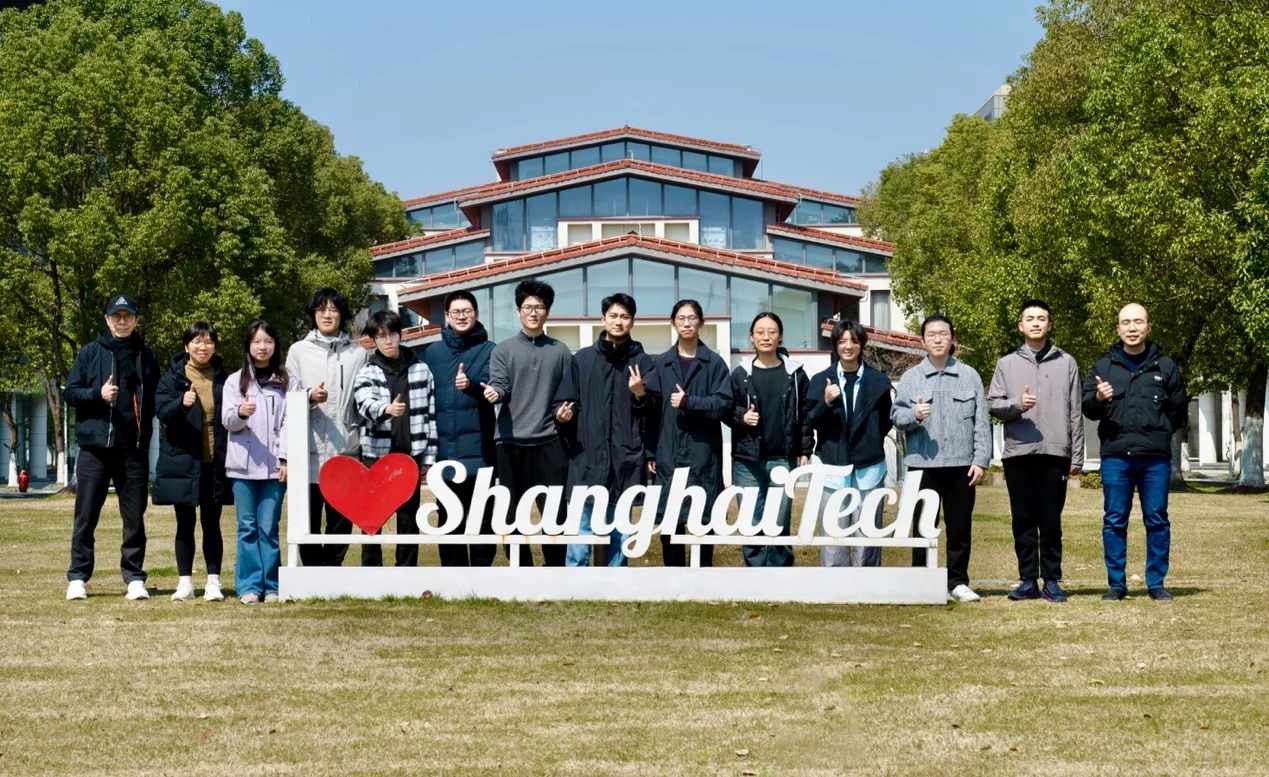 MakeSense 研究与赛事团队在上海科技大学的合影